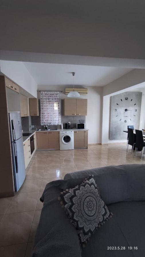 Urbi Garden Apartment Artemida  Bagian luar foto