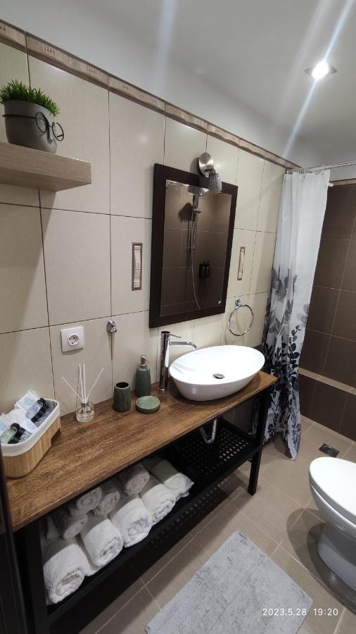 Urbi Garden Apartment Artemida  Bagian luar foto