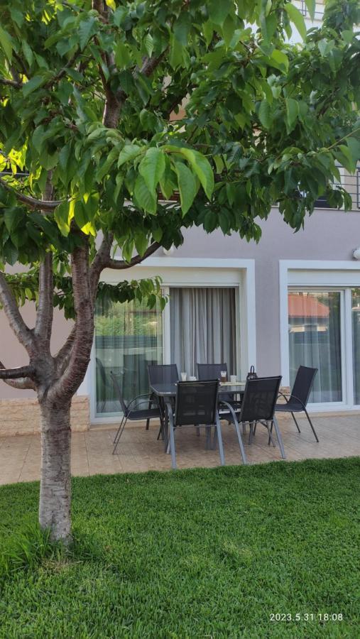 Urbi Garden Apartment Artemida  Bagian luar foto